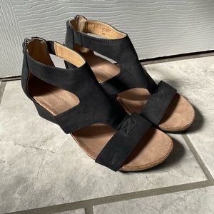 NWOT AdrienneVittadini Black Wedge Sandals